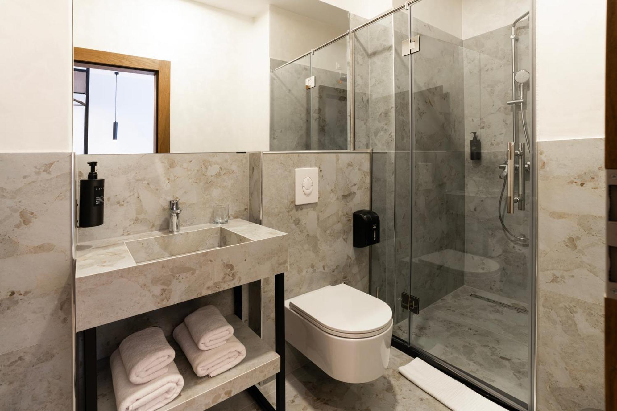Star Hill Hotel Pristina Eksteriør billede