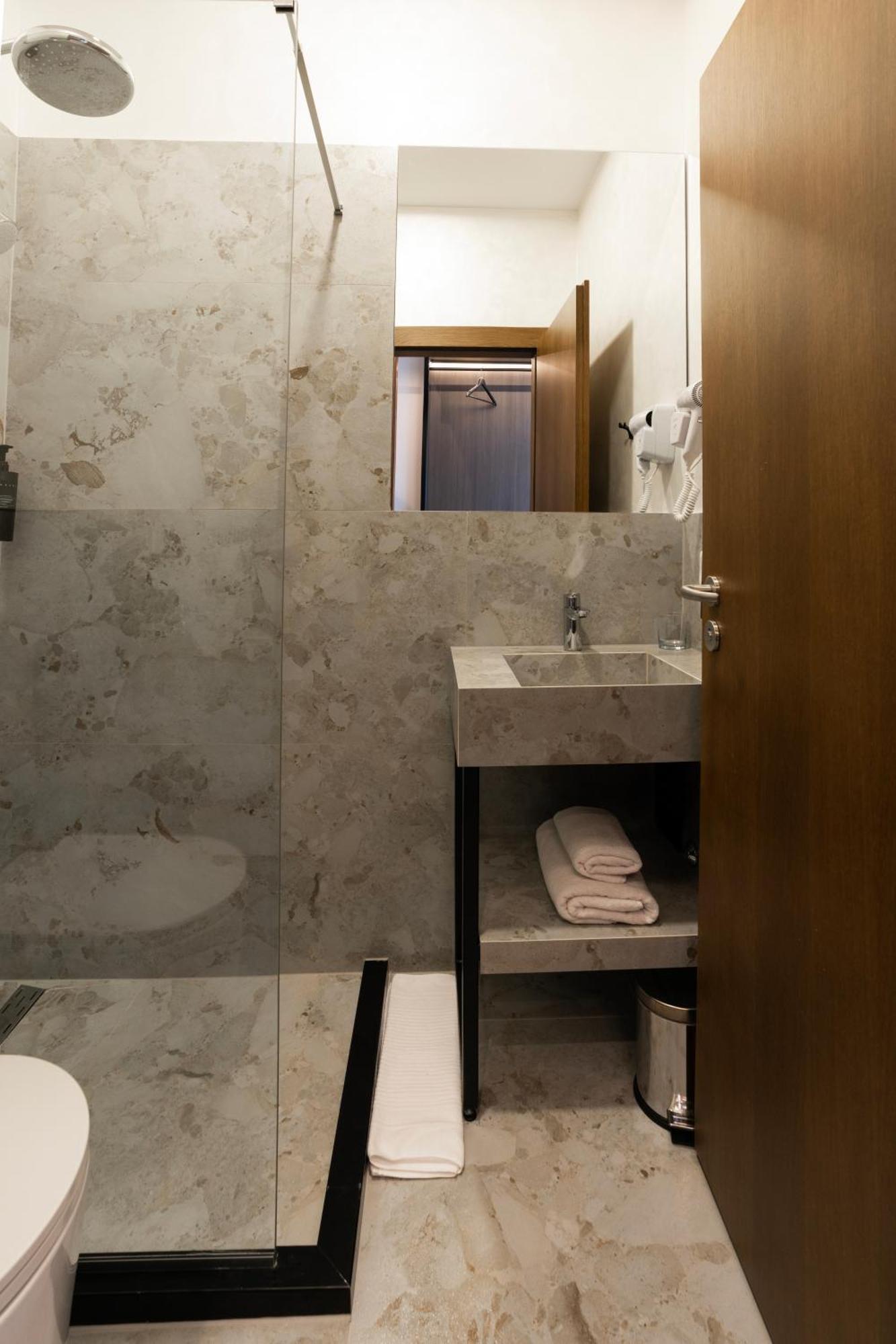 Star Hill Hotel Pristina Eksteriør billede