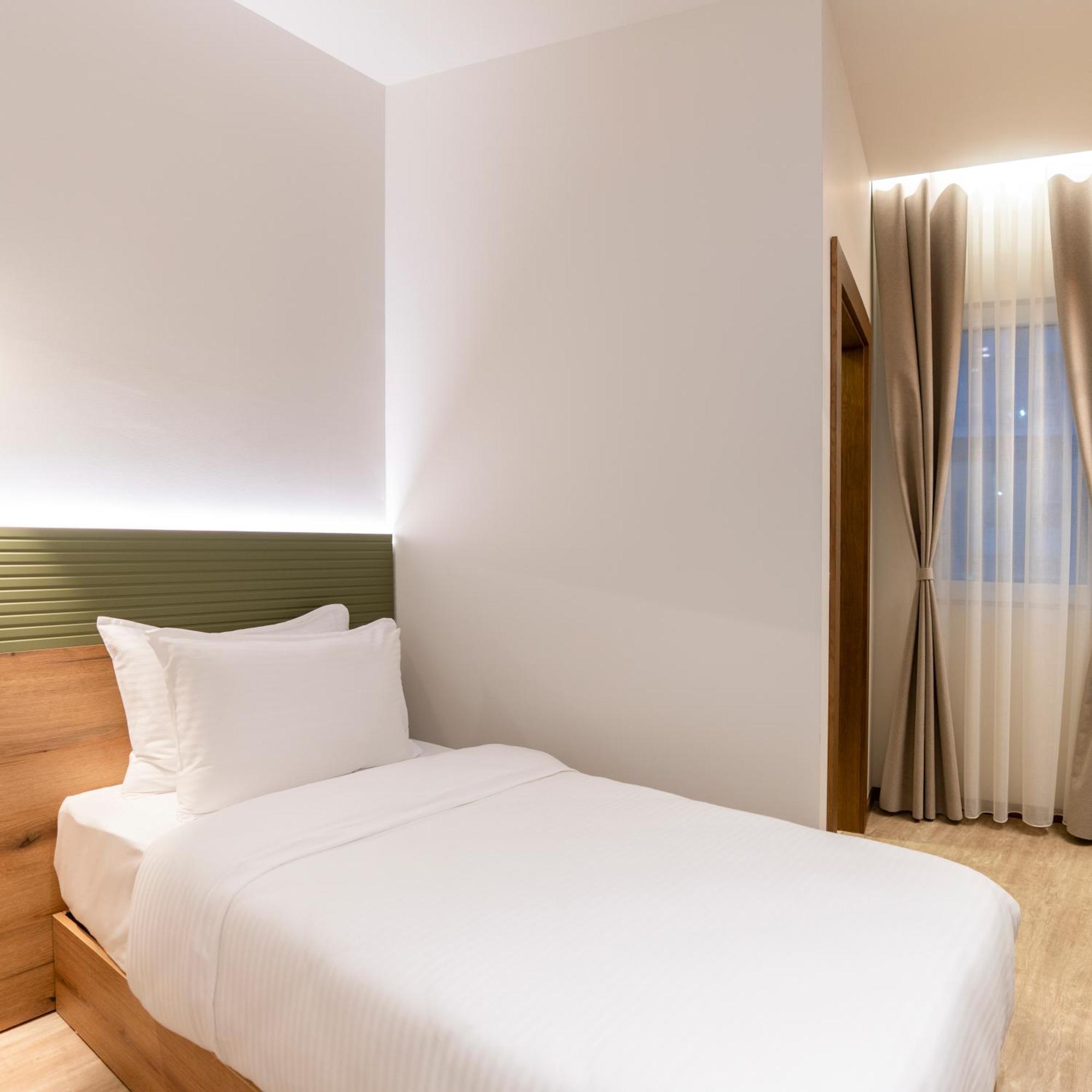 Star Hill Hotel Pristina Eksteriør billede
